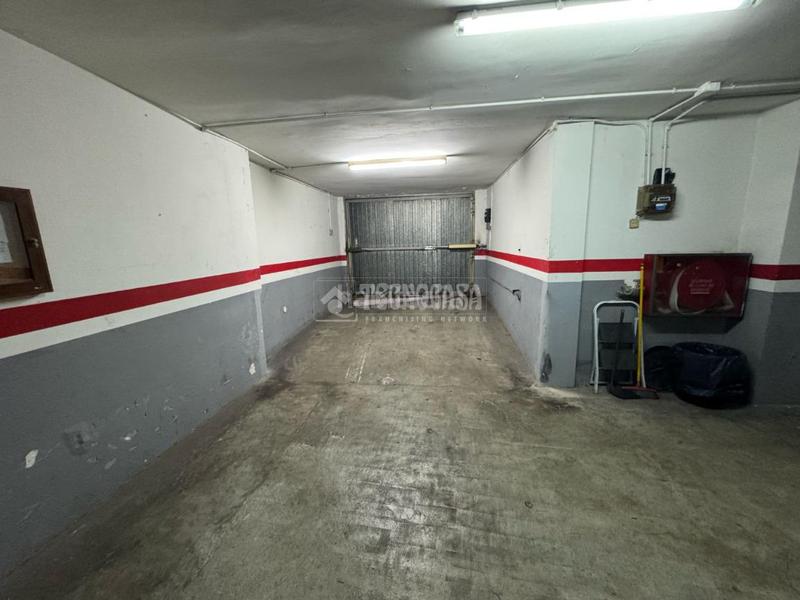 Foto 4f02776c-9cff-49c5-ba53-9c45a25ed385. Parking coche boxplaza de garaje en venta en Prosperitat Barcelona