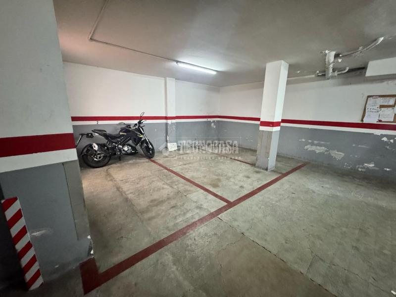 Foto 6429ae51-0222-4666-b3e9-e014cd4b2e92. Parking coche boxplaza de garaje en venta en Prosperitat Barcelona