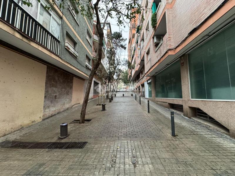 Foto 829a4e22-a67f-4f2b-b089-7624cde59718. Parking coche boxplaza de garaje en venta en Prosperitat Barcelona