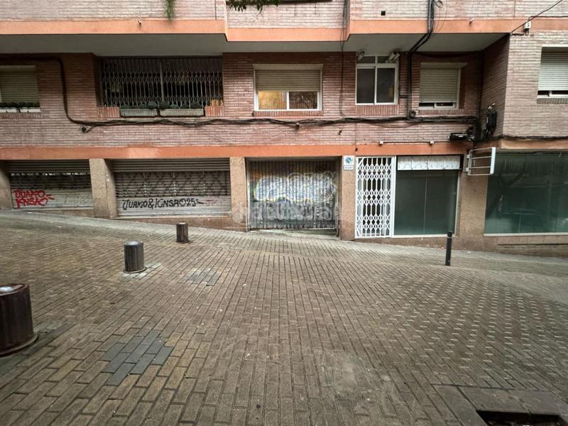 Foto a1323860-8790-4427-bb71-a73d3ebc5e4a. Parking coche boxplaza de garaje en venta en Prosperitat Barcelona