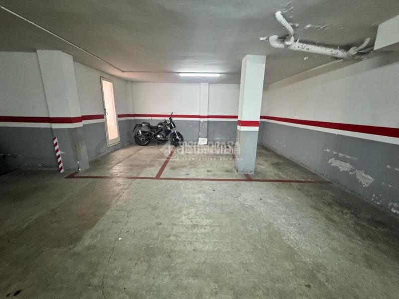 Foto bce94841-f01a-4c22-a3cf-df321992d484. Parking coche boxplaza de garaje en venta en Prosperitat Barcelona