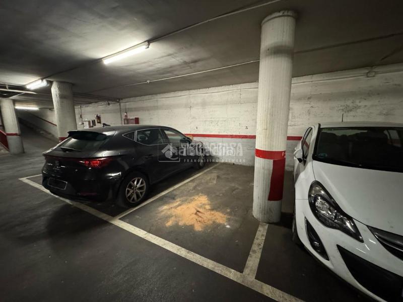 Foto 0efb74c8-b3cc-4120-b757-a0900b7b0360. Parking coche boxplaza de garaje en venta en Prosperitat Barcelona