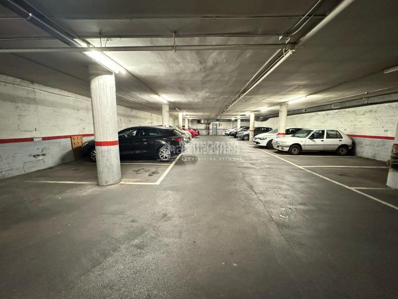 Foto 0f4c0e71-3b38-4918-bf93-64f39083552c. Parking coche boxplaza de garaje en venta en Prosperitat Barcelona