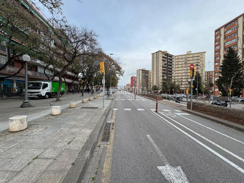 Foto 0ffefc3d-d037-42ca-9603-2ec96b29bf3e. Parking coche boxplaza de garaje en venta en Prosperitat Barcelona