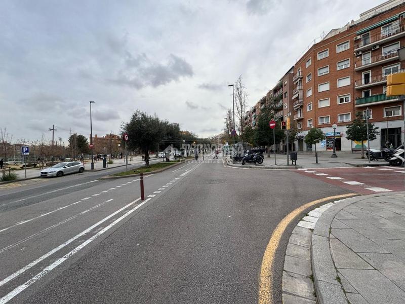 Foto 28e673e1-ff9b-4c17-bef7-c60018f1bfc6. Parking coche boxplaza de garaje en venta en Prosperitat Barcelona