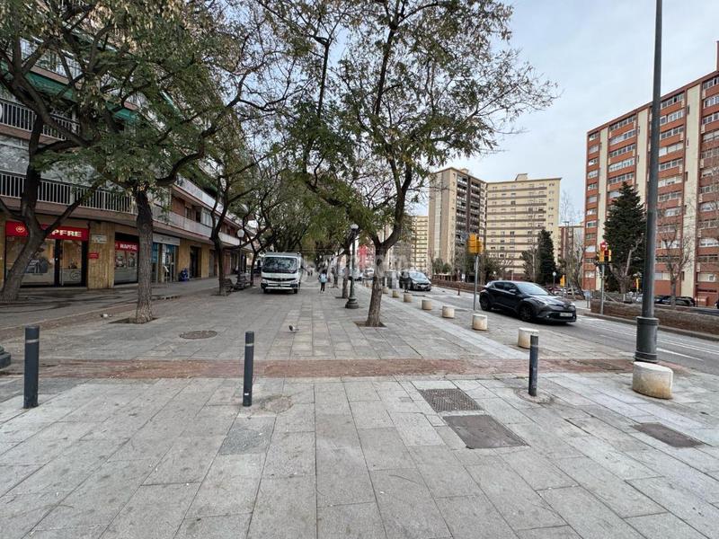 Foto 92828ef0-aba2-4f2e-8b4a-06a263e4224b. Parking coche boxplaza de garaje en venta en Prosperitat Barcelona