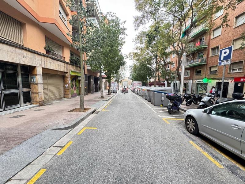 Foto b296a73b-f91e-4f98-8461-b2338cb72710. Parking coche boxplaza de garaje en venta en Prosperitat Barcelona