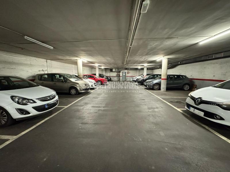 Foto e7f8ca23-3e4d-49d5-ac04-fe1a7548feea. Parking coche boxplaza de garaje en venta en Prosperitat Barcelona