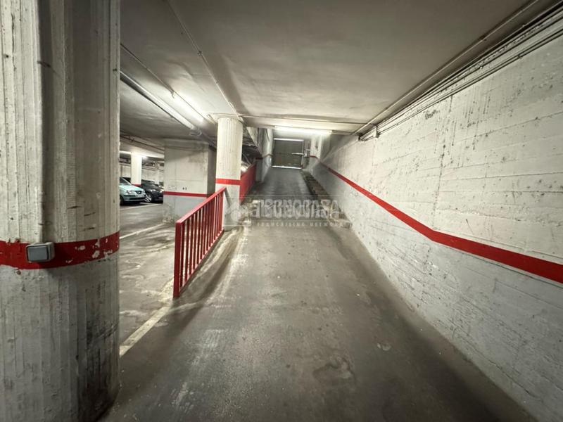 Foto eed182b5-9196-4402-a8d3-075b23128ed6. Parking coche boxplaza de garaje en venta en Prosperitat Barcelona