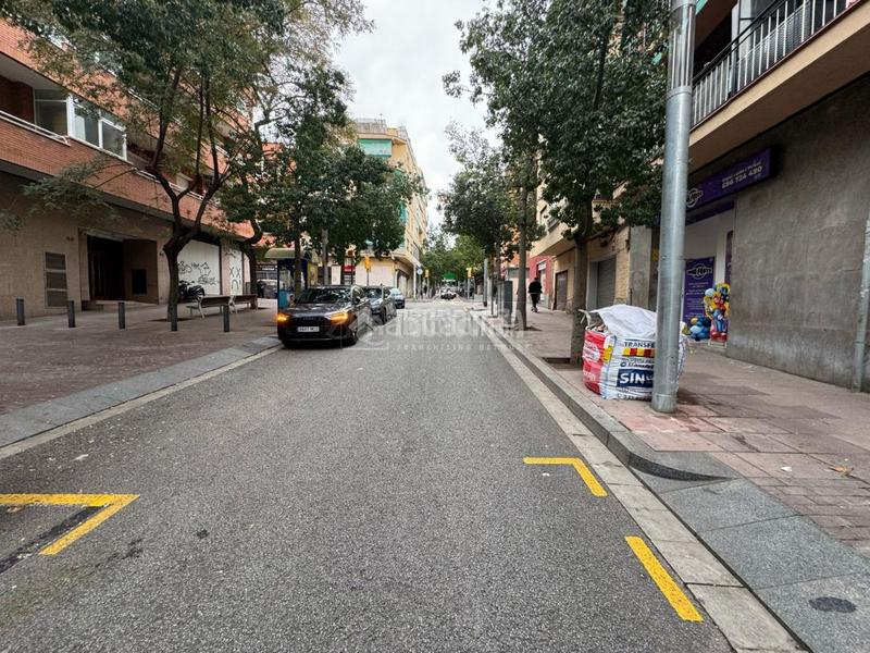 Foto fed8035d-5a1f-4c59-b240-e396cbd4efe0. Parking coche boxplaza de garaje en venta en Prosperitat Barcelona