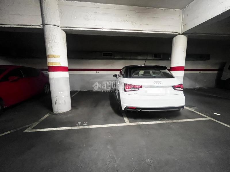 Foto 074cac62-e9c2-4d57-b428-6b8f66b1bff5. Parking coche boxplaza de garaje en venta en Prosperitat Barcelona