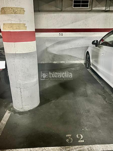 Foto 7870aa3d-8531-45b1-b425-b48c36dfc8aa. Parking coche boxplaza de garaje en venta en Prosperitat Barcelona