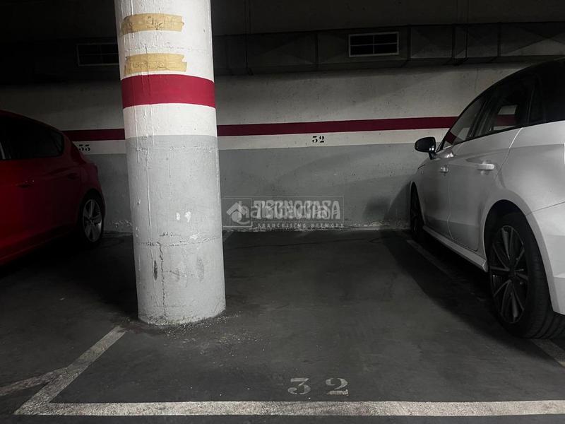 Foto b329bb55-29c6-4072-8259-4f2467108f67. Parking coche boxplaza de garaje en venta en Prosperitat Barcelona