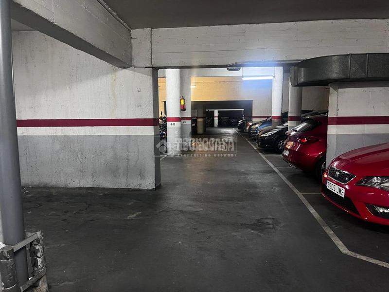 Foto d47aeff8-08f0-4b6c-b0e8-f0df7e692ca7. Parking coche boxplaza de garaje en venta en Prosperitat Barcelona