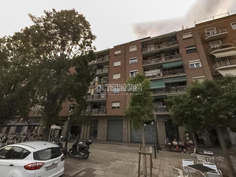 Foto fb9744f6-70a0-49eb-8444-604ce48e6544. Parking coche boxplaza de garaje en venta en Prosperitat Barcelona