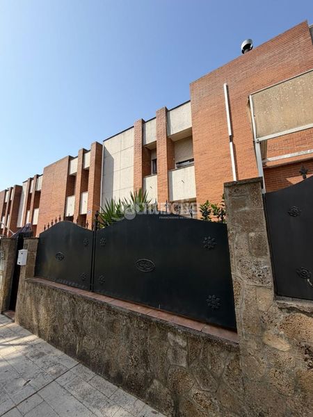 Foto 6e1164ec-e2e8-4c1b-a23e-6f410c996016. Casa aparellada a Puertas del sur - Guadabajaque Jerez de la Frontera