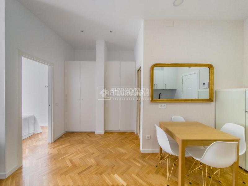 Foto c6a28dda-251a-4590-a409-98b30ea3cf53. Location appartement dans Sol Madrid