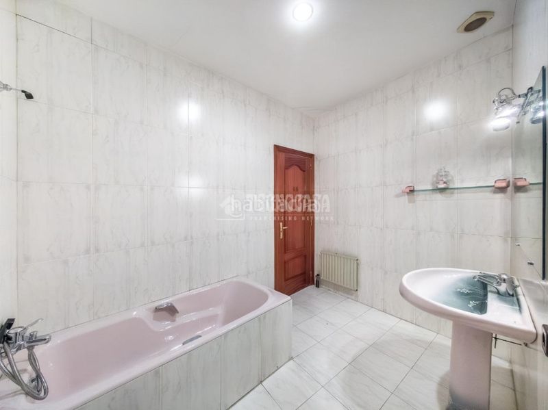 Foto 491ce8bf-f3a2-4209-ad9e-19ced6818790. Piso  en venta en Sol Madrid
