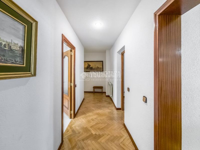 Foto afe763ad-8083-4344-ad57-7be5a56ba038. Piso  en venta en Sol Madrid