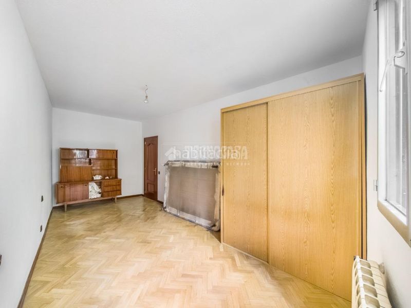 Foto b936c7e7-b76f-4421-b52e-11a5c679b6ab. Piso  en venta en Sol Madrid