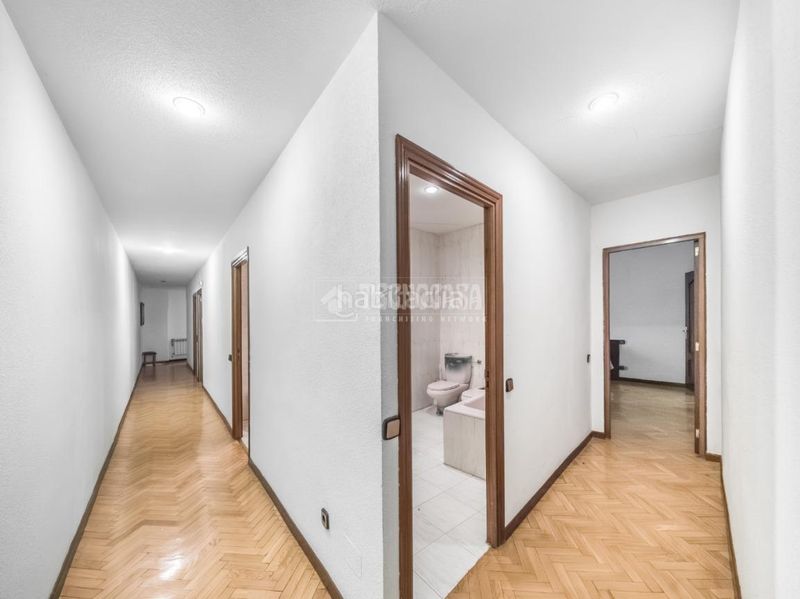 Foto bddcc8cd-55ef-46ad-9e67-b0a90d8eb9f4. Piso  en venta en Sol Madrid