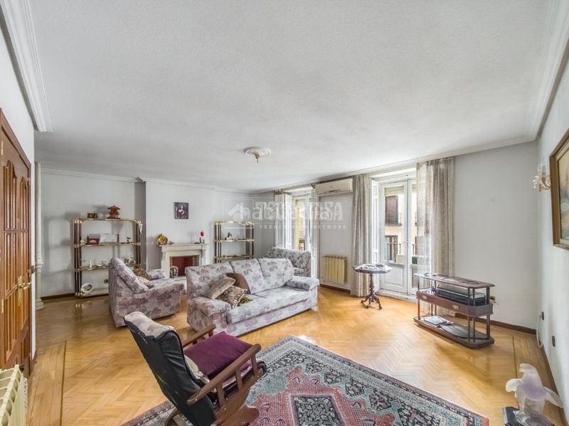 Foto fb7087f7-a2bc-44c3-8bec-56088f9f8f54. Piso  en venta en Sol Madrid