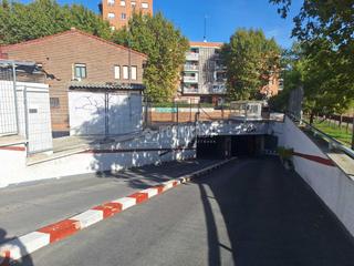 Posto auto en Vista Alegre. Boxplaza de garaje en venta en madrid