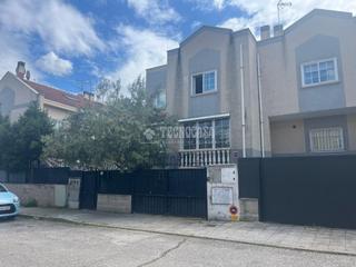 Casa bifamiliare in Montserrat-Parque Empresarial. Casa en venta en san fernando de henares