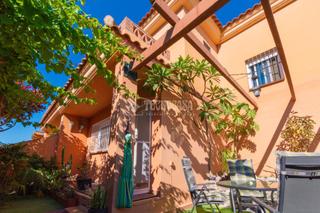 Casa aparellada  C. la malagueta. Casa en venta en alhaurn de la torre