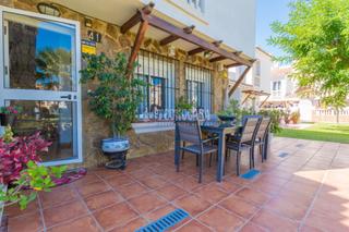 Casa aparellada en Guadalmar. Casa en venta en churriana