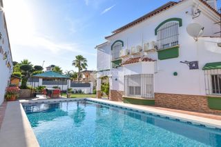 House in Jardines de Alhaurín-Huerta Alta-Fuensanguínea. Casa en venta en alhaurín de la torre