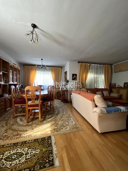 Foto 2463e55d-2511-4af9-b2a0-f2138821c4fc. Casa aparellada amb aparcament a Casco Histórico Rivas - Vaciamadrid