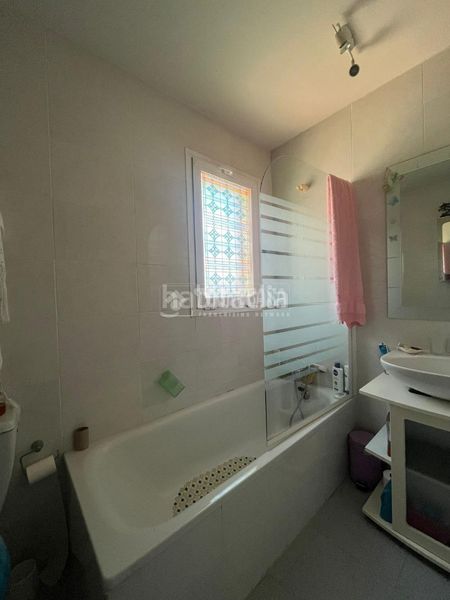 Foto 2681fc6f-4d19-4103-abd9-6c6f7c863e51. Casa aparellada amb aparcament a Casco Histórico Rivas - Vaciamadrid