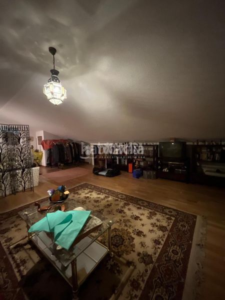 Foto 38e81d54-4b23-4b2c-9338-ac412f3c00a2. Casa aparellada amb aparcament a Casco Histórico Rivas - Vaciamadrid