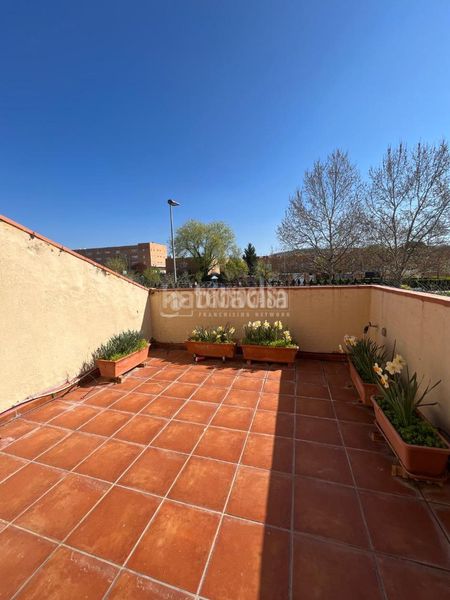 Foto 70b6204a-4b2a-47e7-994f-8bf25fc6d56e. Casa aparellada amb aparcament a Casco Histórico Rivas - Vaciamadrid