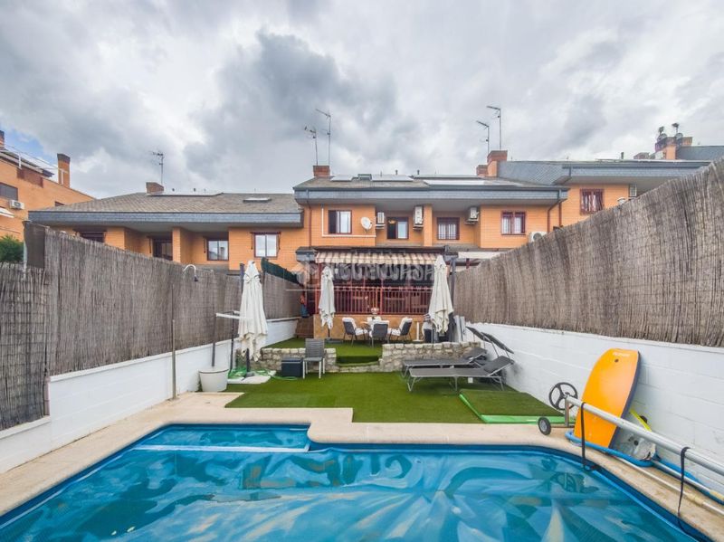 Foto 45f87769-20f1-494e-a9b2-4b93a84f661a. Casa aparellada amb calefacció aparcament piscina a Rivas - Vaciamadrid