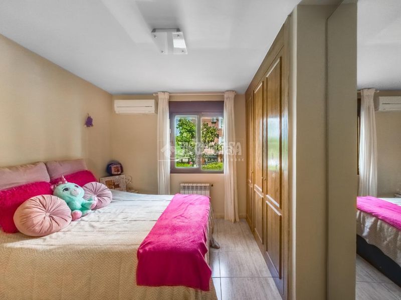 Foto 876583f8-467b-4868-b6bf-d5052465e0e5. Casa aparellada amb calefacció aparcament piscina a Rivas - Vaciamadrid