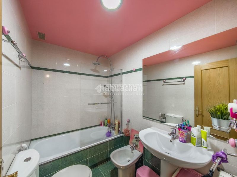 Foto ebf7abd5-1956-4ba2-837c-f613ebb0b200. Casa aparellada amb calefacció aparcament piscina a Rivas - Vaciamadrid