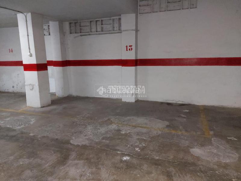 Foto 1b0c8c4b-d3e1-4a81-ac9f-6aac8ddfd40c. Parking voiture dans Camino de Ronda Granada