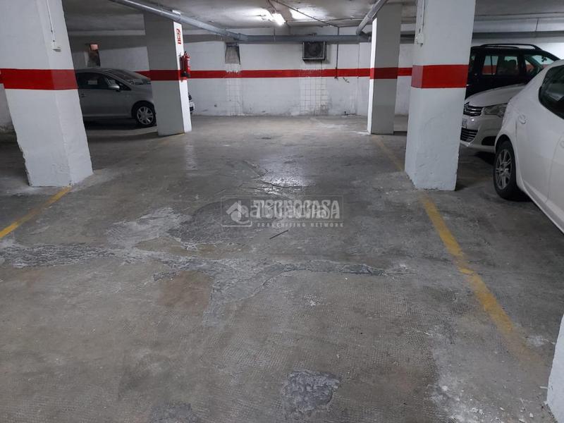 Foto e4ab1faf-6cba-47ad-97dc-ee505594f040. Parking voiture dans Camino de Ronda Granada