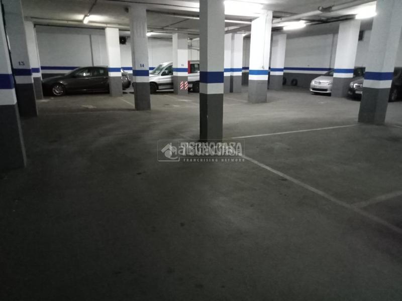 Foto 9d032d26-a0aa-40cd-a905-1a4d94f86f6d. Posto auto in Camino de Ronda Granada