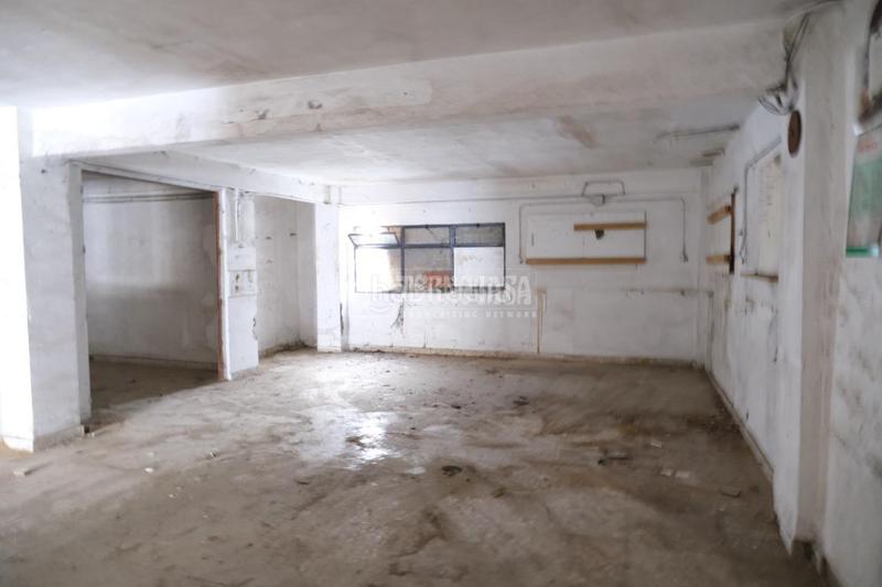 Foto 0b9614b6-abda-44f0-ad4f-54351ea32404. Edificio  en venta en Gelves