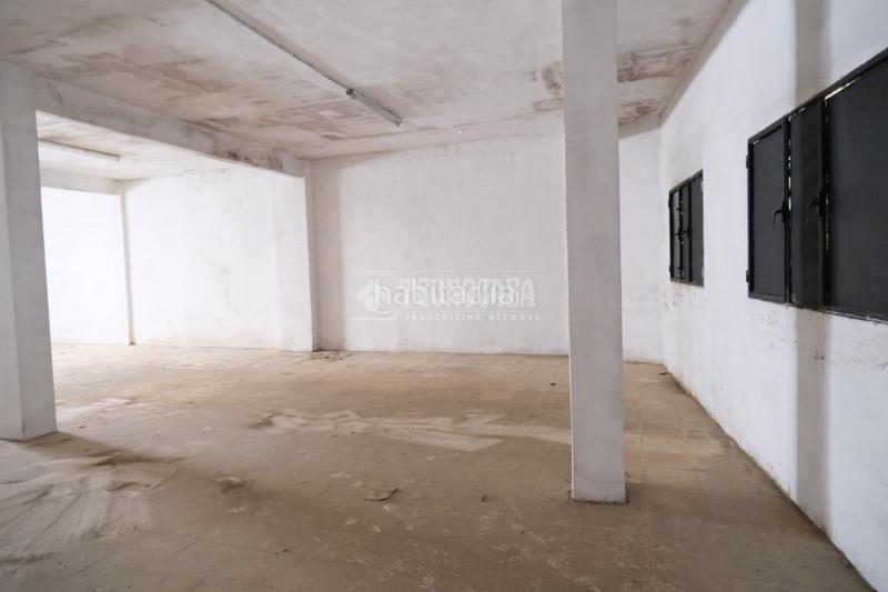 Foto 0dfdbeb2-f6fb-4292-a395-e49a168ad02d. Edificio  en venta en Gelves