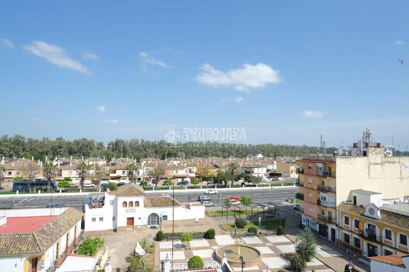 Foto 41e9ddfa-44a9-4724-b44b-7c736b7f0ea8. Edificio  en venta en Gelves