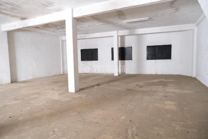 Foto 6f2a96b4-625c-4fb2-9117-fa10d72f5bbc. Edificio  en venta en Gelves