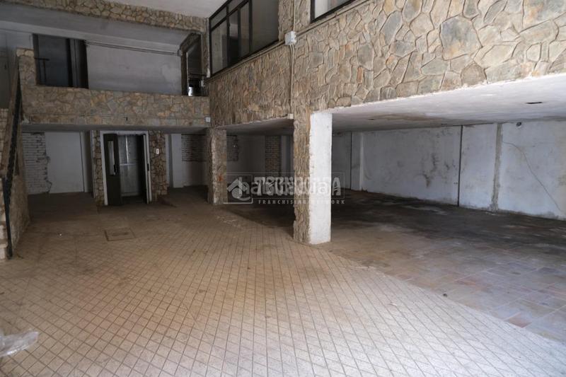 Foto 9e96afdd-1d9d-43d8-8af6-216e3da320f8. Edificio  en venta en Gelves