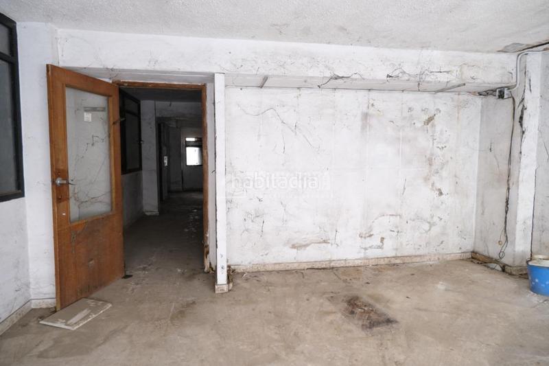 Foto a6632159-e0af-441c-b01b-d838fb8a160b. Edificio  en venta en Gelves