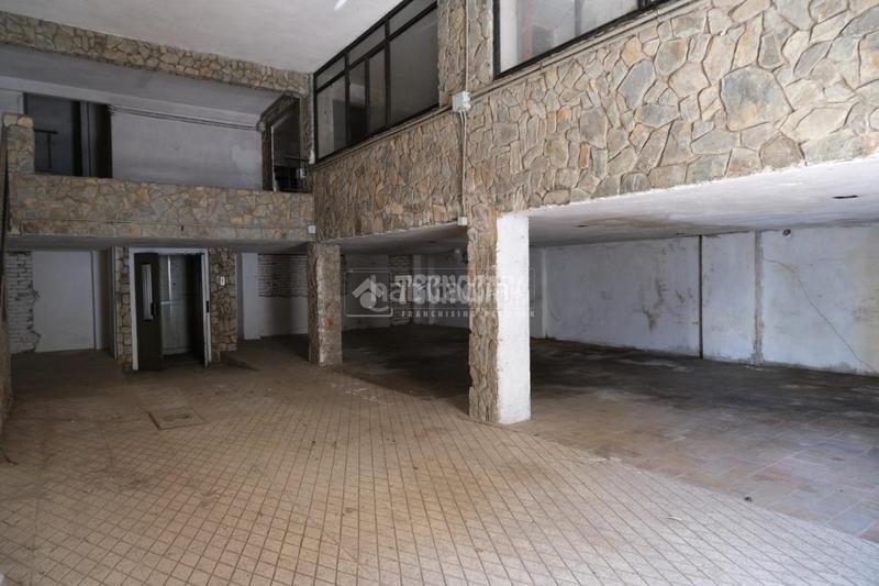 Foto e606e94f-bf2a-4e63-b65a-5448f1f65509. Edificio  en venta en Gelves