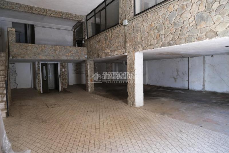 Foto e6ec2670-93fa-4cb1-8763-cd0870226ae2. Edificio  en venta en Gelves