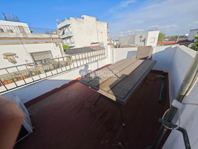Foto ec7ce4f7-d194-46bb-8d41-d9a4a0e956c0. Casa aparellada a Las Almenas Tomares
